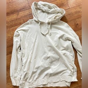 White/beige tunic styled Aerie sweater